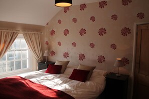 4 bedrooms, iron/ironing board, travel cot, free WiFi