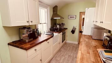 KĂŒhlschrank, Mikrowelle, Ofen, Herdplatte