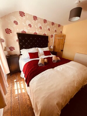 4 habitaciones, tabla de planchar con plancha y cuna de viaje 