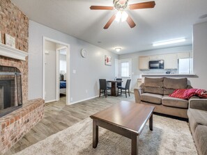 Smart TV, fireplace