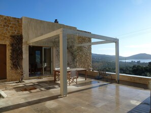 Outdoor dining - Villa Dorothee with superb view to the sea (Ermioni, Argolide)