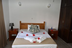 Soundproofing, iron/ironing board, free cribs/infant beds, free WiFi - Zeph Selfcatering (Mahé Island)