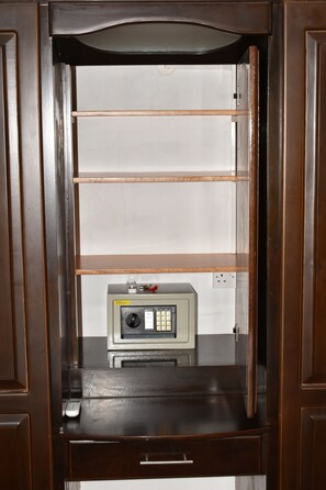 Sistema de insonorización y tabla de planchar con plancha