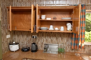 Apartment, 2 Bedrooms | Private kitchen