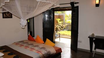 Cortinas blackout, tabla de planchar con plancha y camas extra
