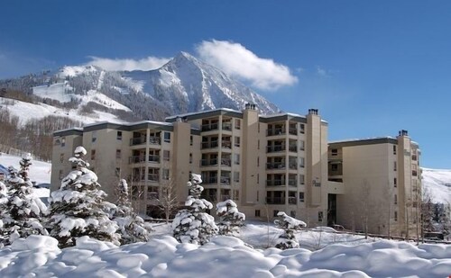 Cozy Condo with Balcony | 100 Yards from the Lifts