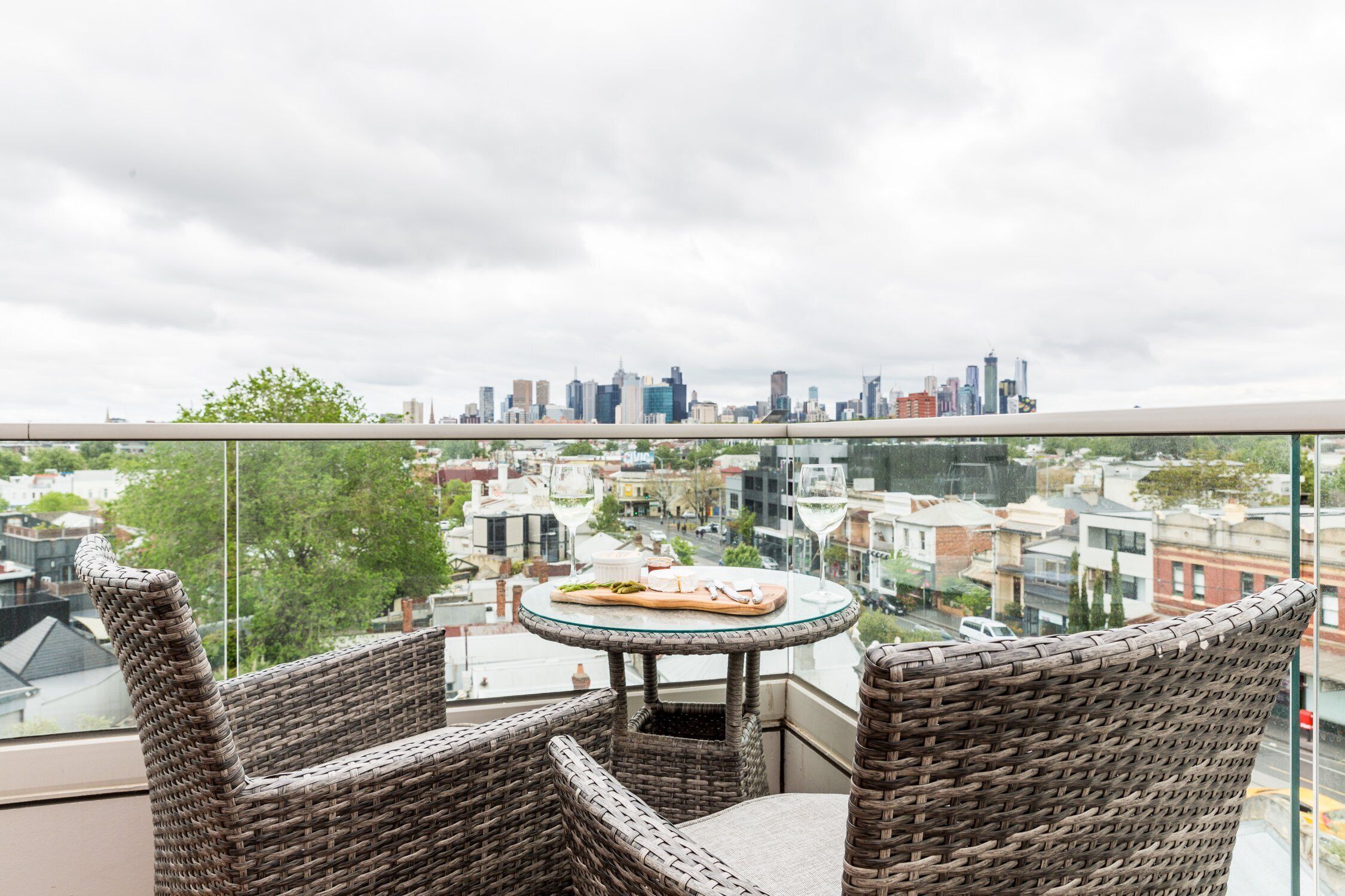 Panoramic City Views in Funky Fitzroy — image 7