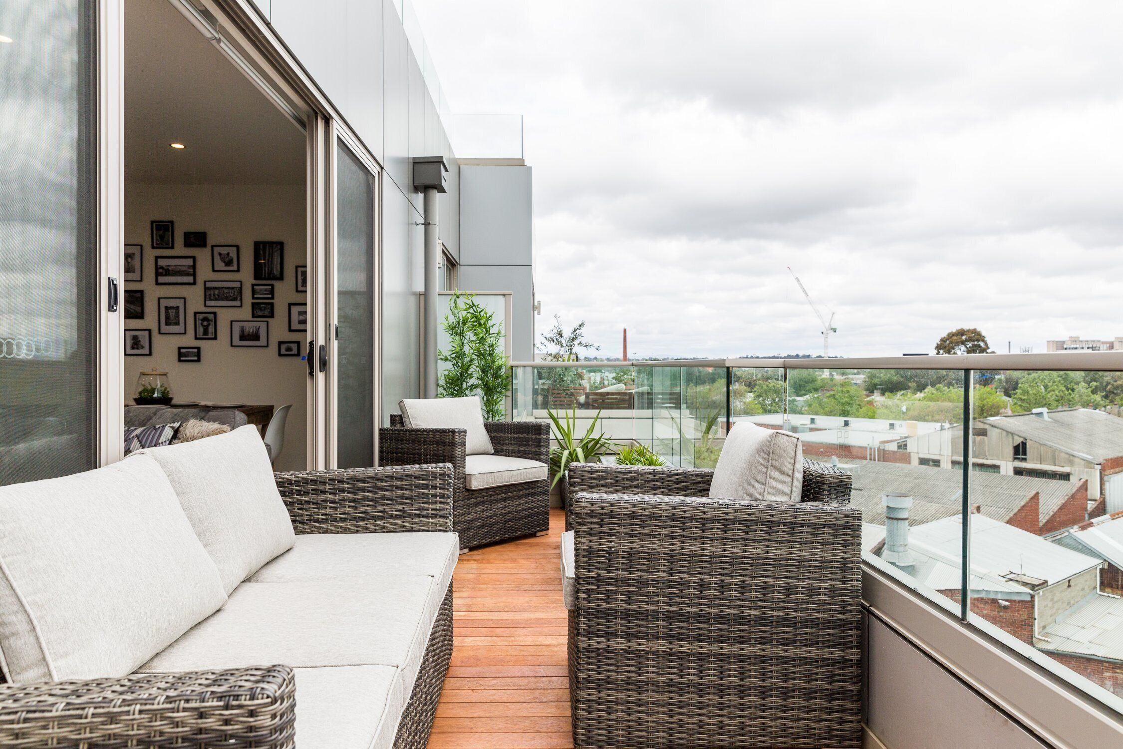 Panoramic City Views in Funky Fitzroy — image 16