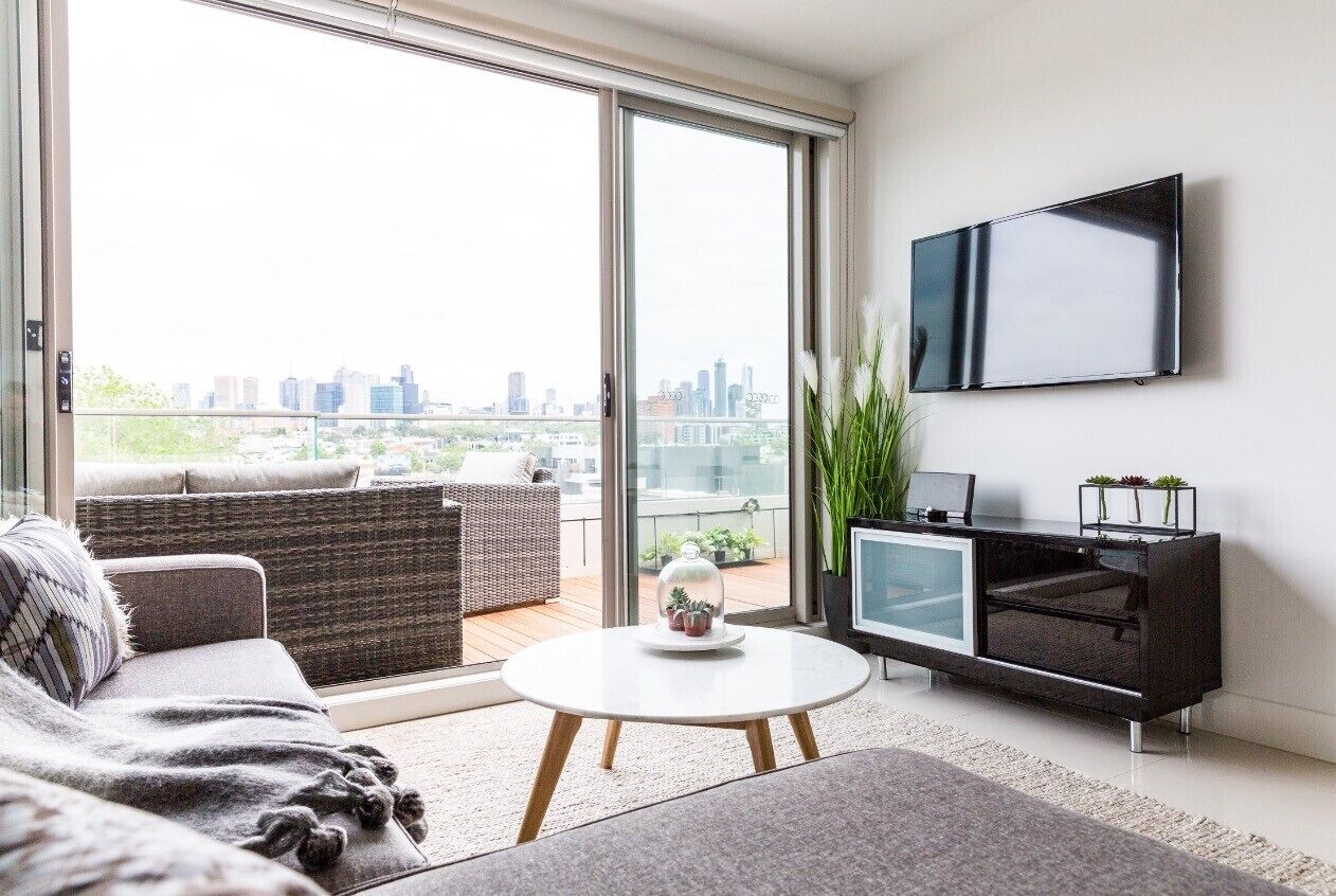 Panoramic City Views in Funky Fitzroy — image 11