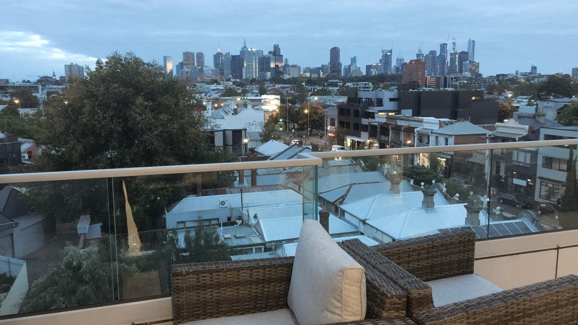Panoramic City Views in Funky Fitzroy — image 21