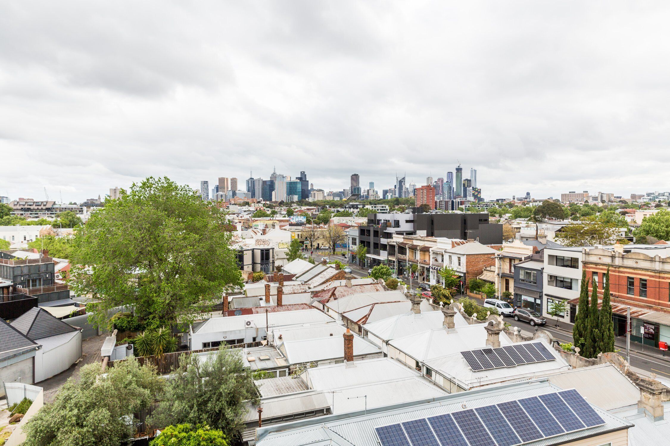 Panoramic City Views in Funky Fitzroy — image 5