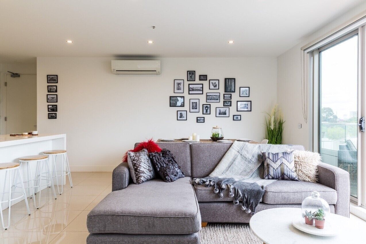 Panoramic City Views in Funky Fitzroy — image 15