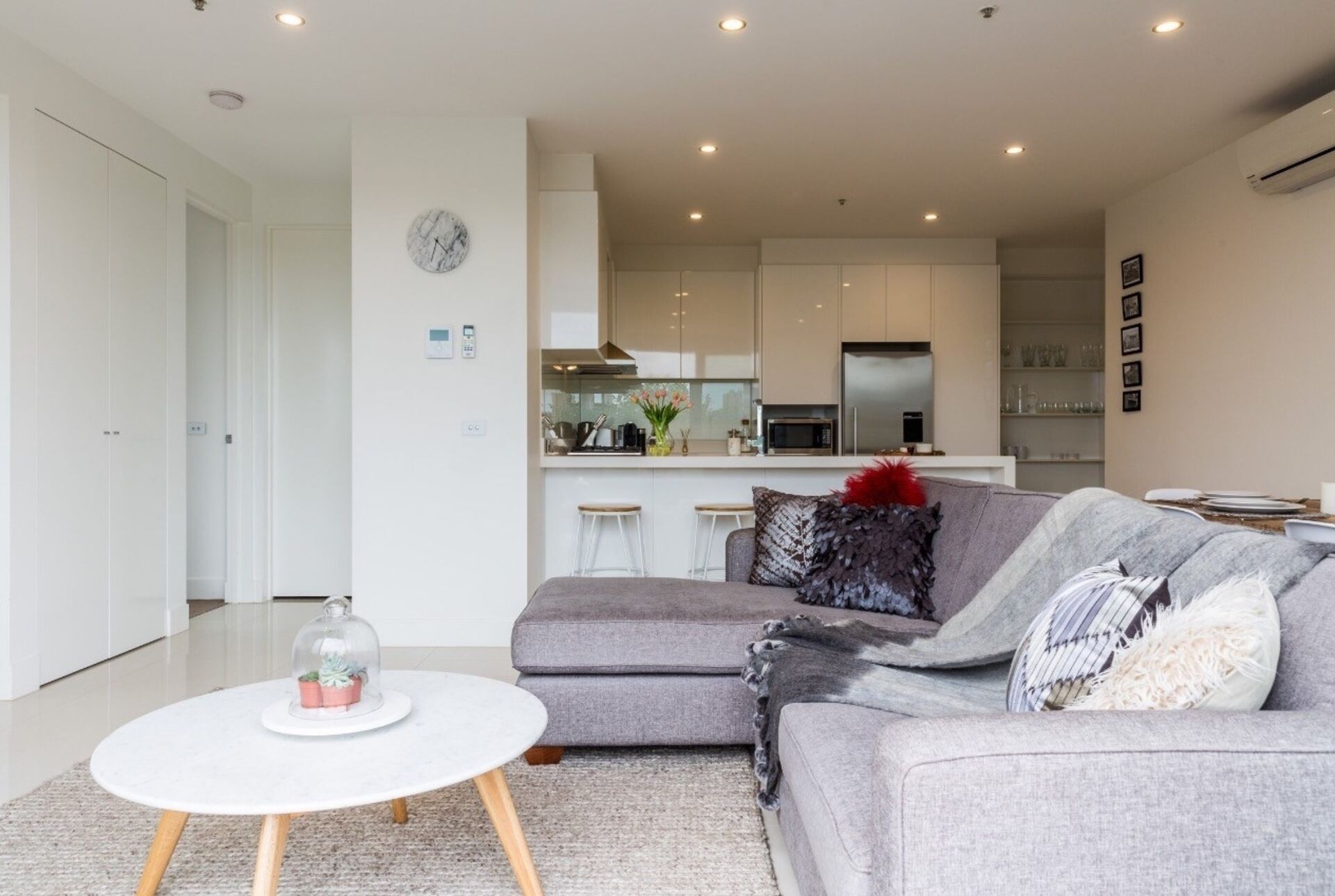 Panoramic City Views in Funky Fitzroy — image 10