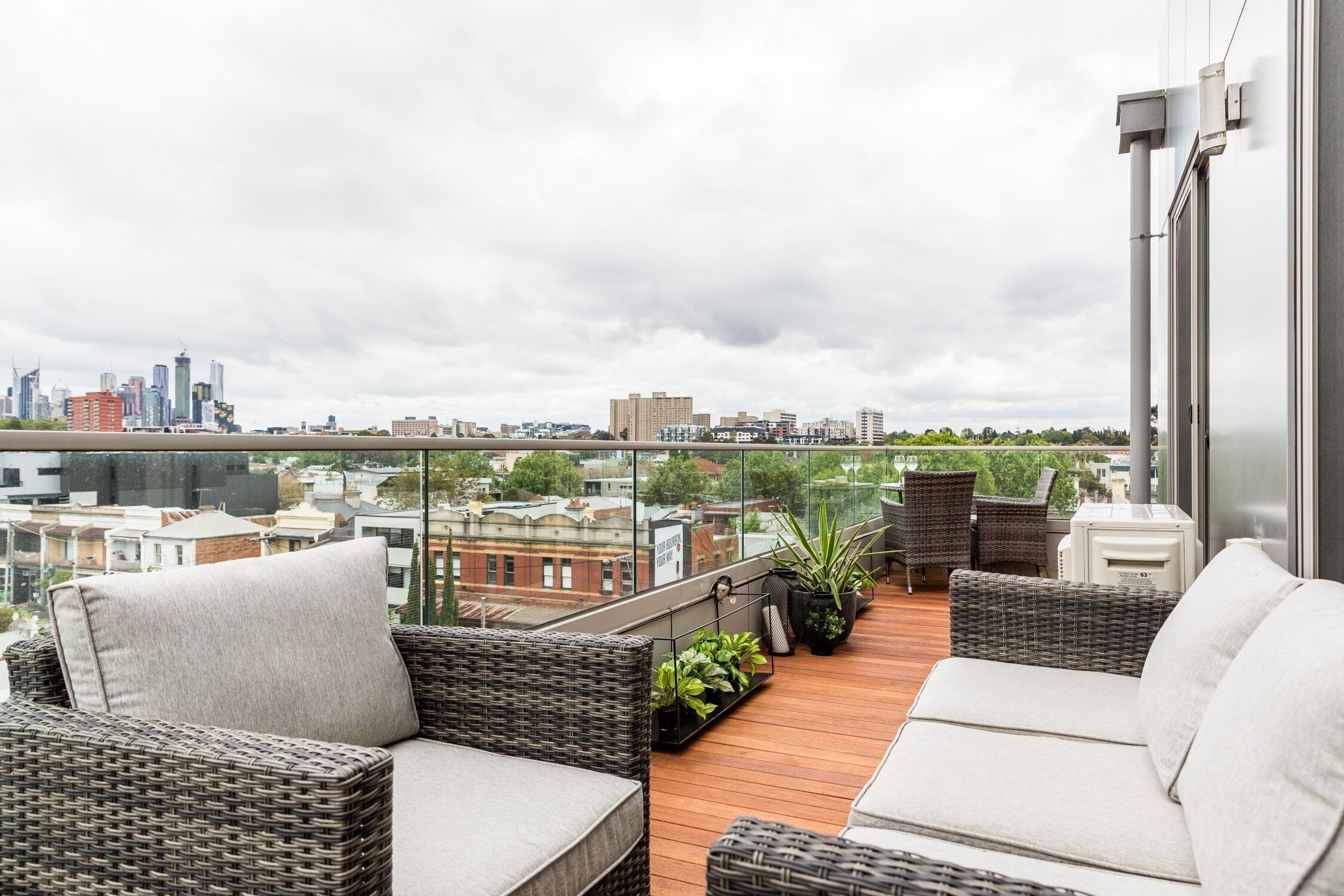 Panoramic City Views in Funky Fitzroy — image 17