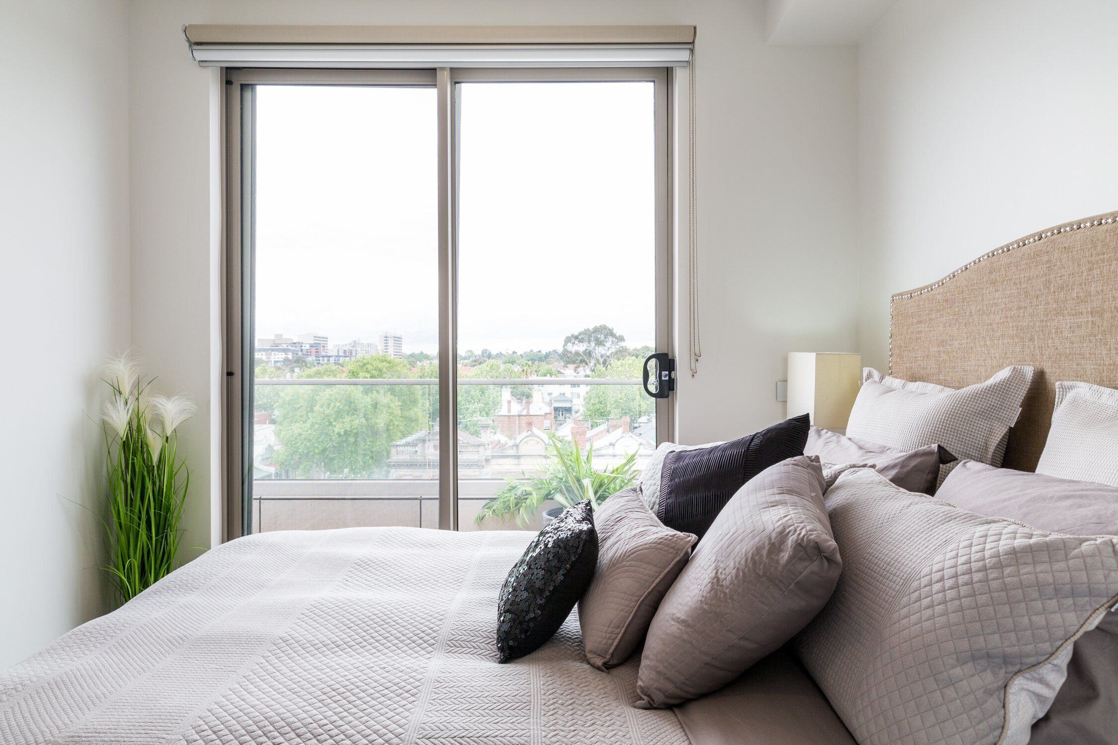 Panoramic City Views in Funky Fitzroy — image 20