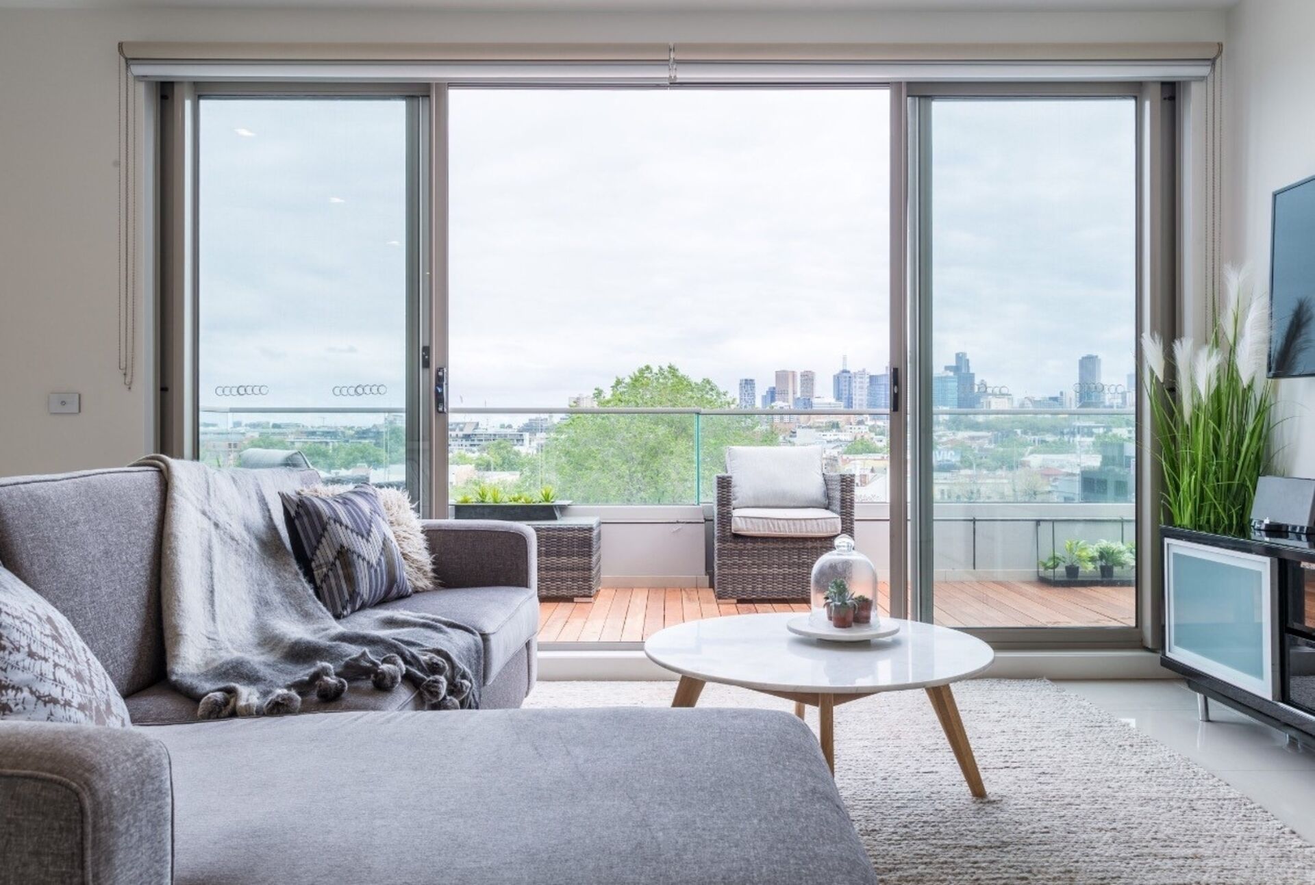 Panoramic City Views in Funky Fitzroy — image 6