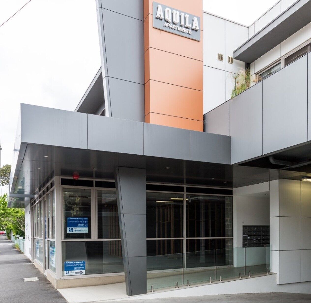 Panoramic City Views in Funky Fitzroy — image 24