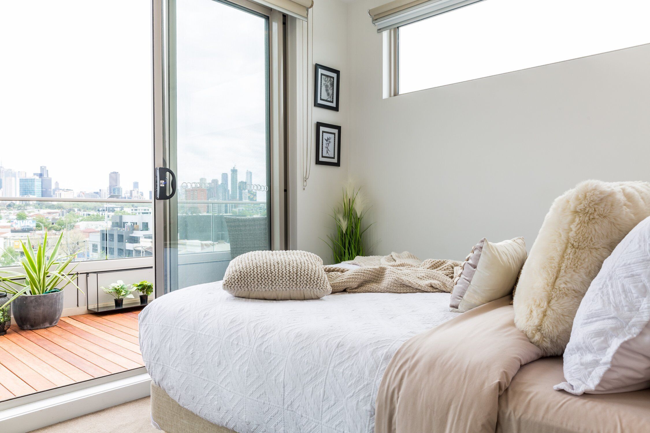 Panoramic City Views in Funky Fitzroy — image 13