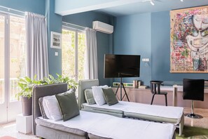 A room with a bed, a TV, a desk, and a large window. - Central Comfy Apt with Private Balcony & Rooftop Access. CT3 (Athens)