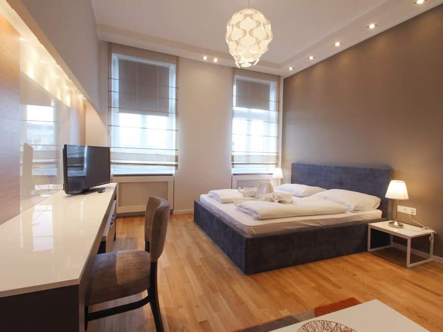 Comfort-Apartment | Allergikerbettwaren, Schreibtisch, Verdunkelungsvorhänge