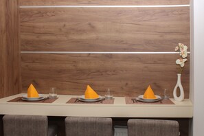 Apartamento standard | Cozinha americana privada | Geladeira grande, fogão, cooktop, cafeteira/chaleira