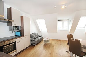 Duplex Apartment With Shared Terrace | Private kitchen | Full-size fridge, oven, stovetop, coffee/tea maker - Christiano Apartments (Vienna)