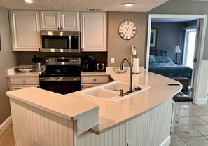 Fridge, microwave, oven, stovetop - 2117 Villamare, Beautiful Condo In Beachfront Complex near pickle ball courts. (Hilton Head Island)