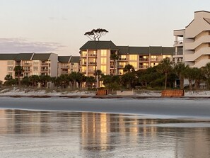 Exterior - 2117 Villamare, Beautiful Condo In Beachfront Complex near pickle ball courts. (Hilton Head Island)
