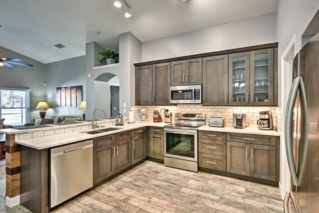 ثلاجة، ميكروويف، فرن، موقد طهي مسطح