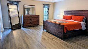 5 bedrooms, desk, iron/ironing board, WiFi