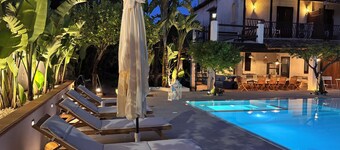 Enchanting villa with pool and Jacuzzi 150 meters from white sand beach