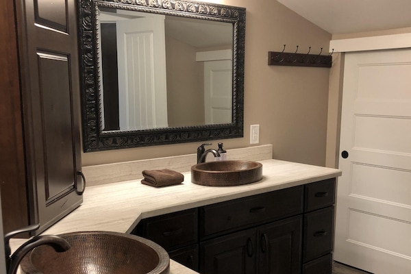 3rd floor master bathroom en suite with double sinks