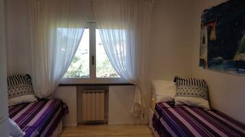 2 bedrooms, iron/ironing board, free WiFi, bed sheets