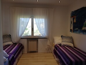 2 chambres, fer et planche à repasser, Wi-Fi gratuit, draps fournis