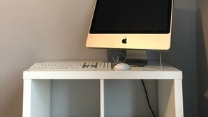 A white desk with a desktop computer, keyboard, and mouse. - Double bedroom near Heathrow (Hayes)