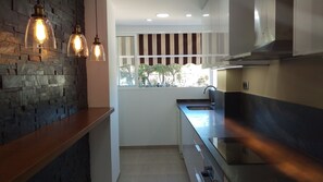 Réfrigérateur, micro-ondes, four, lave-vaisselle