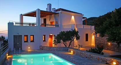 Lux. Villa, ruhig, Aussicht! in Skopelo Dorf, 10 Minuten zu FuĂ von der Stadt, Strand, kein Auto ne