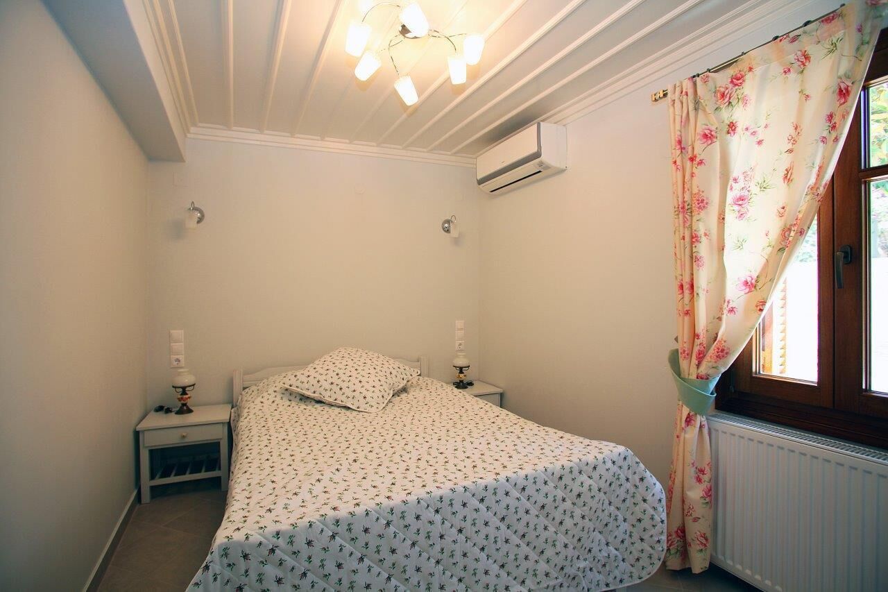 VILLA ORANGE,lux,quiet,view!inSkopelosport,10minwalk fromcity, beach,NOcarNeeded