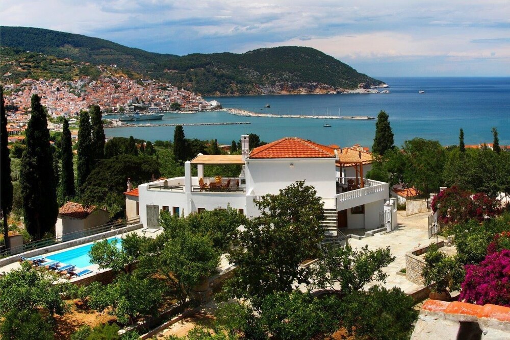 VILLA ORANGE,lux,quiet,view!inSkopelosport,10minwalk fromcity, beach,NOcarNeeded