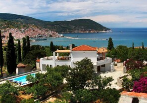 Exterior - Lux!view!6prs.10min city, port, taxi frm Skiath, NO car, freetour with our boat  (SKOPELOS)