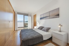 3 soverom, safe på rommet, strykejern/-brett og wi-fi (inkludert)