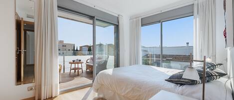 3 chambres, coffres-forts dans les chambres, fer et planche Ă repasser