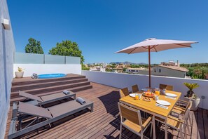 Outdoor dining - Penthouse Rosas with Private Jacuzzi & Pool overlooking the Mountains (Puerto Pollensa)