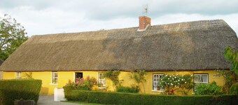 Thatched Irish Cottage in Beautiful and Tranquil Countryside