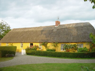 Thatched Irish Cottage in Beautiful and Tranquil Countryside