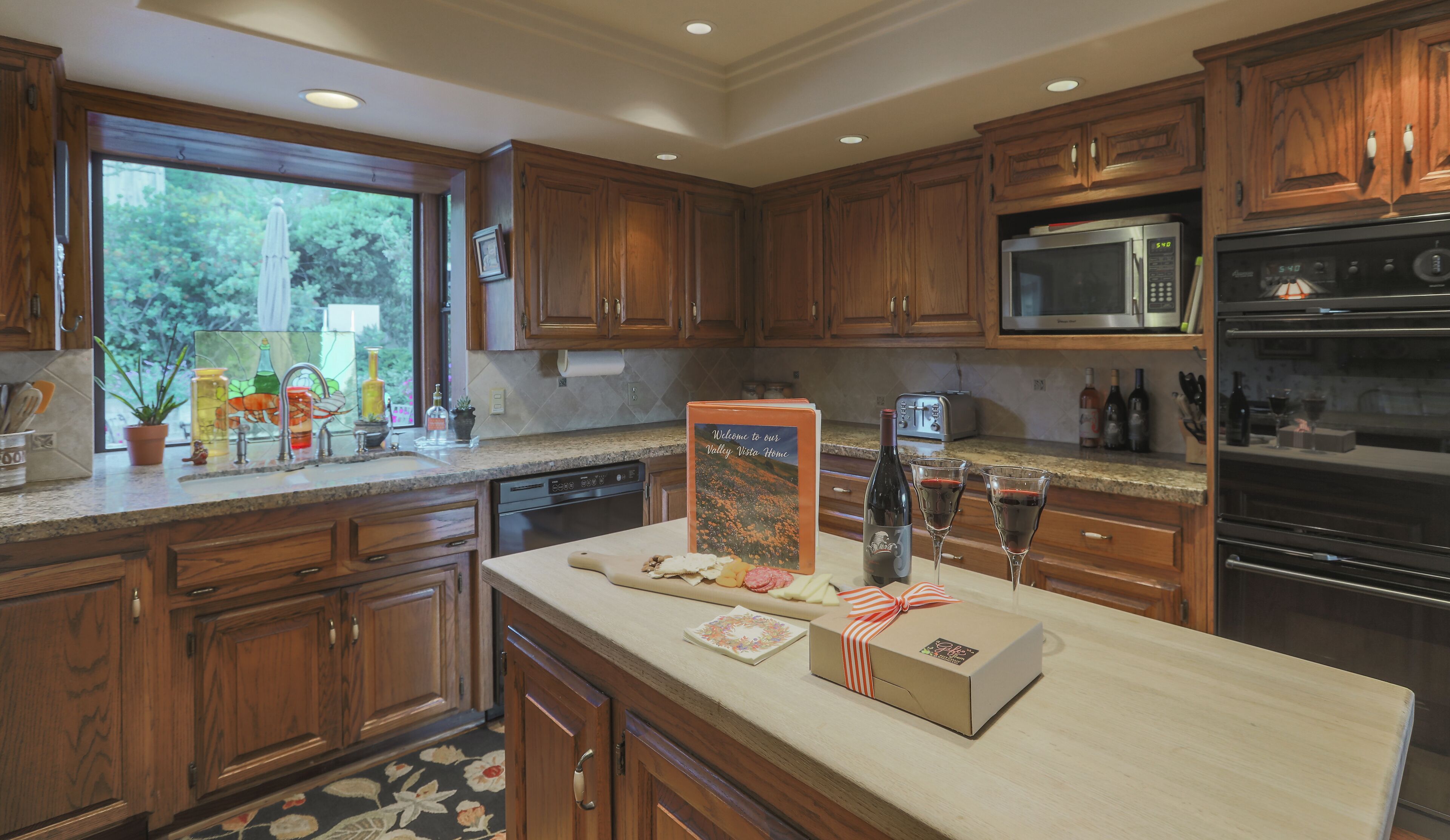 SPECIAL November Rates! Spacious home in Wine Country! Family AND pet friendly.