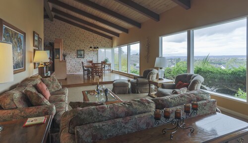 Enjoy the Central Coast this Summer! Beautiful large home with private pool.