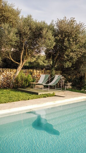 야외 수영장, 10:00 ~ 20:30 오픈, 수영장 파라솔, 일광욕 의자