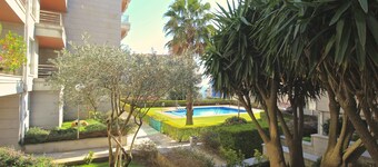 EXCLUSIVE APARTMENT IN SANXENXO, GARDEN AND SWIMMING POOL 100 M FROM SILGAR BEACH