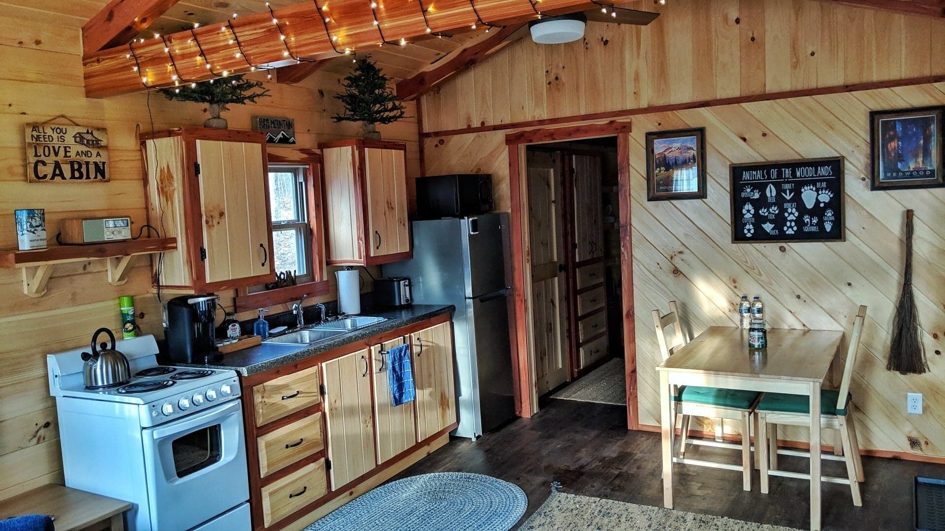 Brand new Cabin at Maple View - (We are Open!) 
